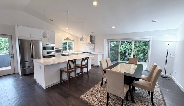 Entire spacious house in marvelous Kirkland with garage in Kirkland