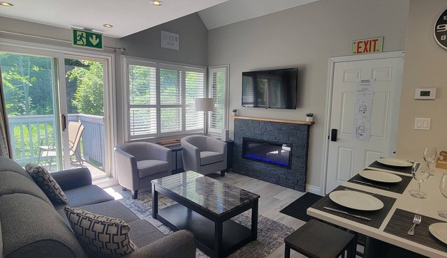 Fabulous 2 Level, 2 Bedroom Condo on Blue Mountain! Over 250 5 Star Reviews! in The Blue Mountains