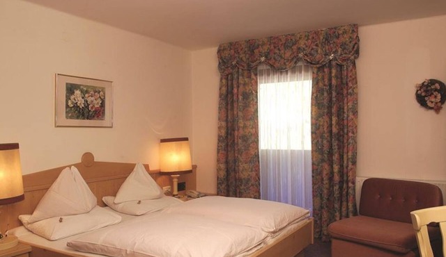 Familienzimmer mit Dusche od. Bad, 4-6 Nächte - Hotel Salzburger Hof