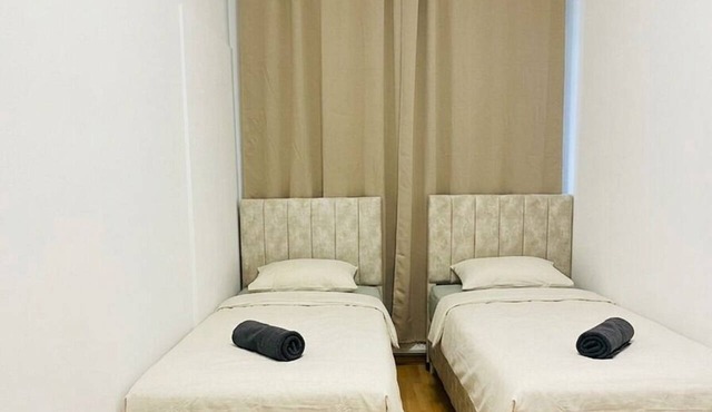 Family 5BR Apt for 11 Near Schönbrunn