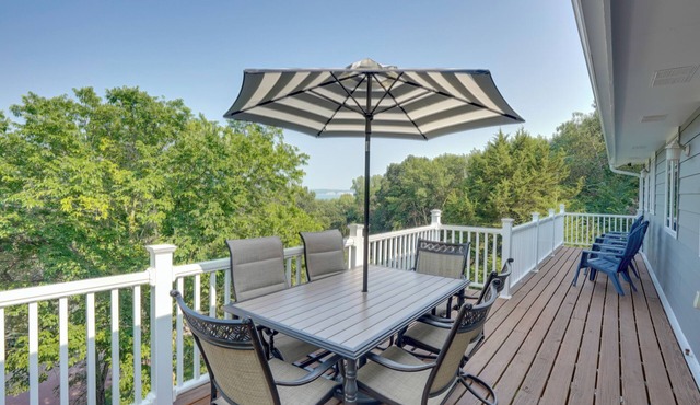 Family-Friendly ‘Lakeview Cottage’ w/Deck & View in Yankton