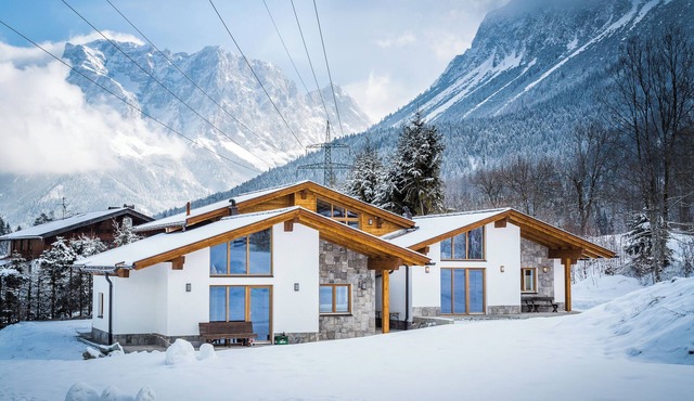 Fantastic chalets on the edge of the forest with their own infrared cabin. Near the ski slope