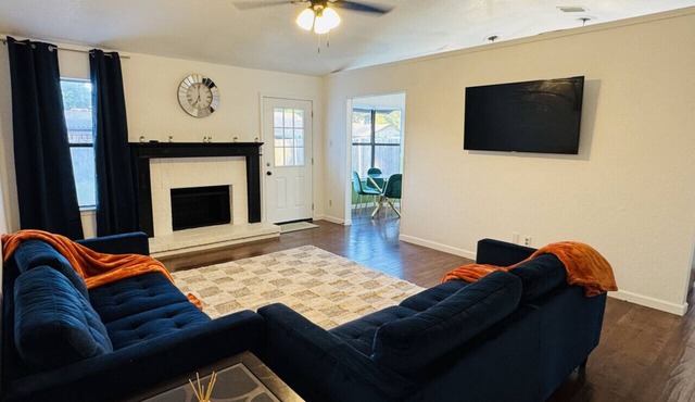 Fenced Yard Fire pit Fireplace Pet Friendly in Wylie