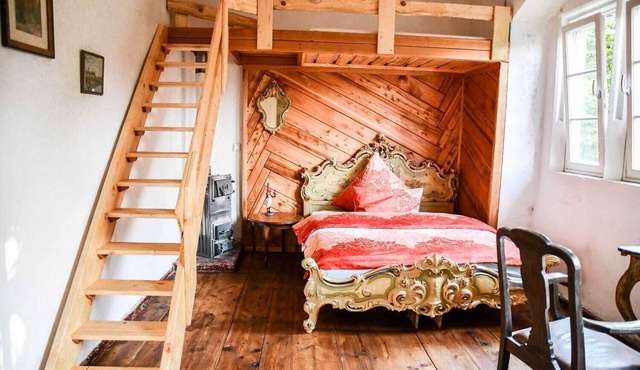 FeWo Therese - Spacious group accommodation in the historic castle ensemble in Hildburghausen