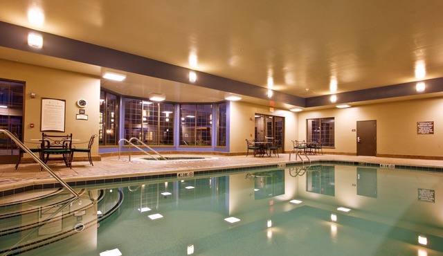 Free Buffet Breakfast, Pool, Hot Tub, Business Center +Gym in Novi