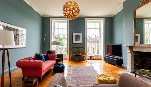 Georgian Townhouse with Garden near Royal Crescent in Bath