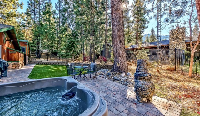 GS117.Stateline Ski Cabin: 3 BR, 2 BA House in Stateline, Sleeps 6 in Stateline