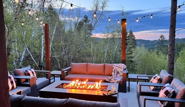 High Mountain Rustic Cabin- Hot Tub- Game Loft in Lead