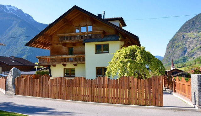 Hilltop apartment in Umhausen with garden