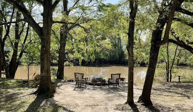 Historic home on Vermilion River in Lafayette