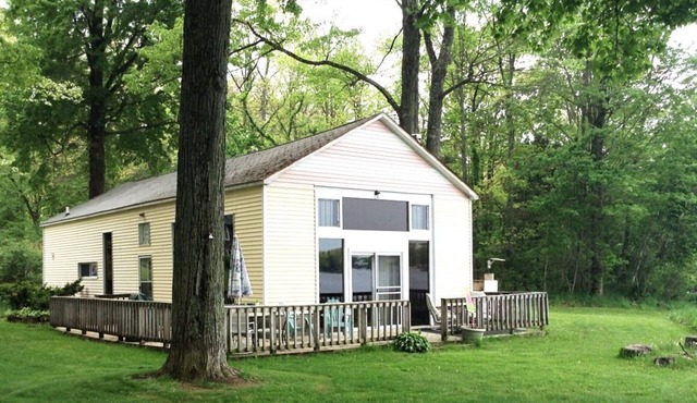 Historic Ice House Cottage in Pullman