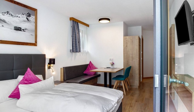 Holiday Apartment 'Ballunspitze' with Mountain View, Shared Terrace and Wi-Fi