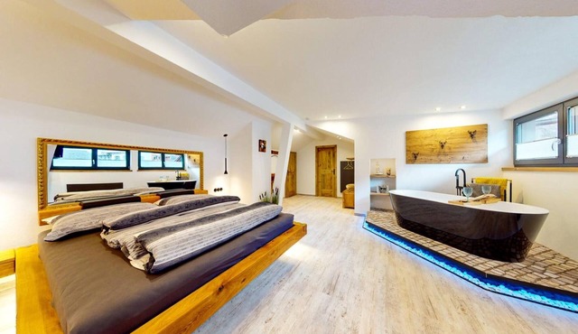 Holiday Home 'Apart Hennewinkl' with Mountain View, Balcony & Wi-Fi