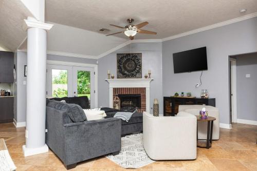 Home in League City, TX with firepit & grill in League City