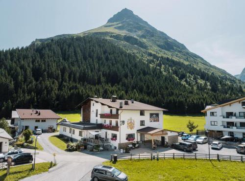 Hotel Alpina