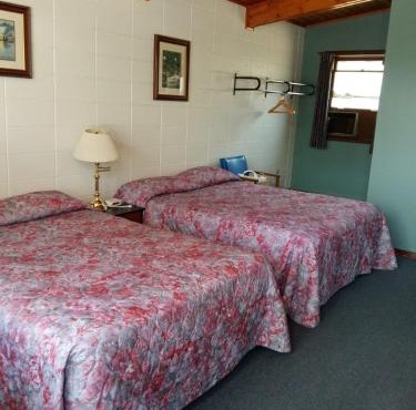 Huron Sands Motel and Restaurant in Providence Bay