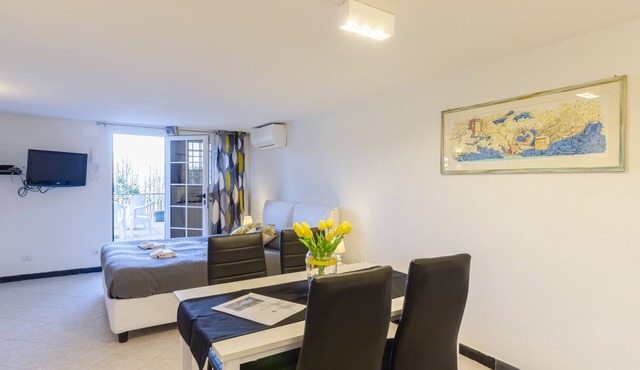 "Il Rifugio di San Massimo" splendid apartment at the ground floor in rapallo