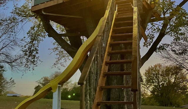 It’s a Treehouse! With AC in Des Moines