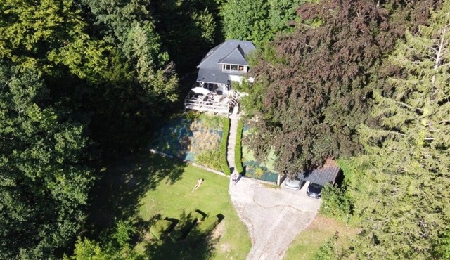 La Bellevue forest-edge cottage in Hénouville