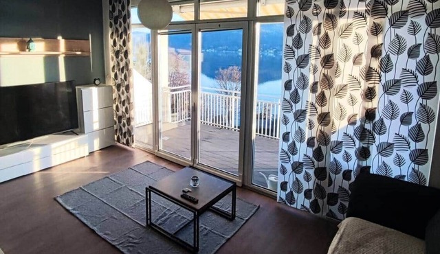 Lakeside Apartment Töschling - Lake view & access