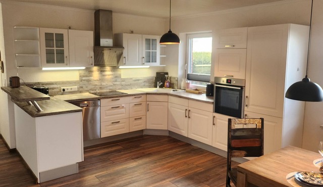 Large family vacation apartment (100 m²) near SPO - dogs welcome 1000m2 garden in Poppenbüll