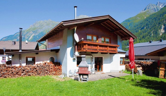Large holiday home with garden and balcony in Ötztal