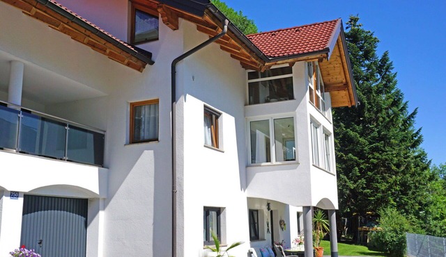 Lovely apartment for 4 guests with WIFI, TV, patio and pets allowed