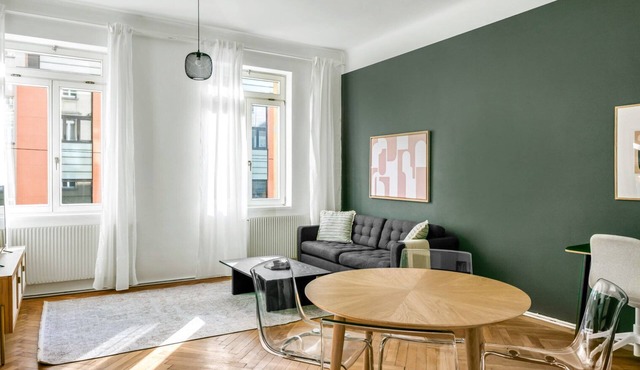 Lovely Wieden 1BR w/Elevator, walk to city center & Metro, by Blueground