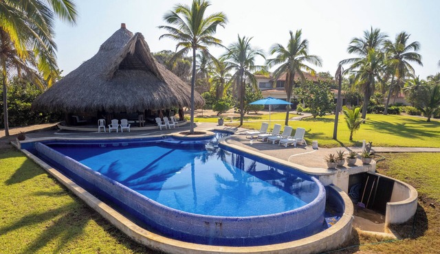 Lush Beachfront Oasis Near Ixtapa/Zihuatanejo in Playa Blanca