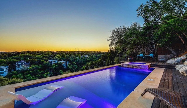 Luxe Home 5 Kings | Heated Pool, Spa, Games in Austin