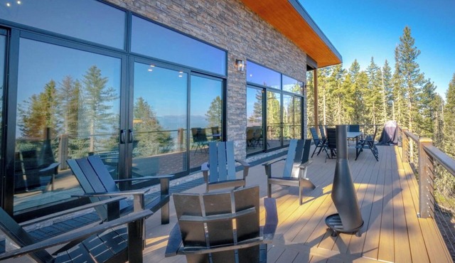 Luxury Cabin On Ski Bike Trail, 4BR, Hot Tub with Mountain Views in Angel Fire