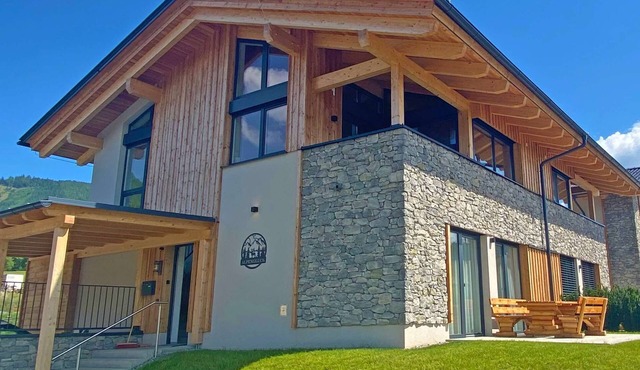 Luxury chalet Alpenglück with sauna at ski slopes
