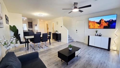 Luxury, Sleek & Modern Vibes! 15 min to Downtown! in Las Vegas
