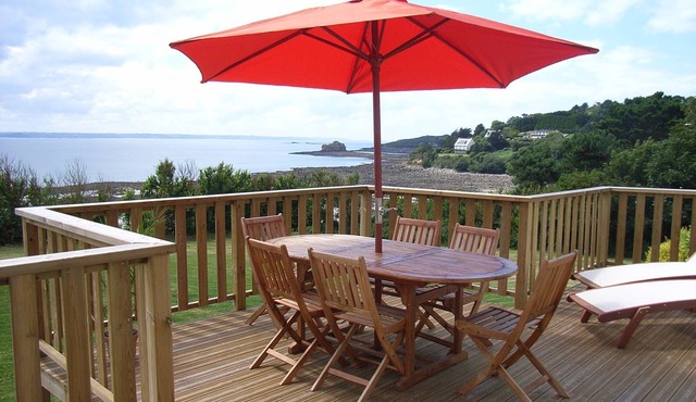 Maison de la Plage direct access to the sandy beach Sea view in Trébeurden