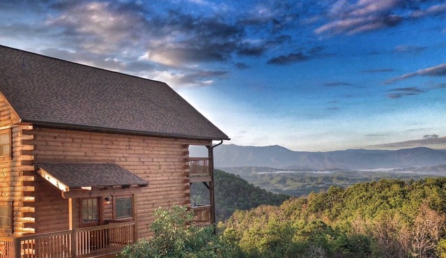 MAJESTIC MTN views! 2BR2BA 12 min to PWY HotTub GAME ROOM! Fast internet! in Sevierville