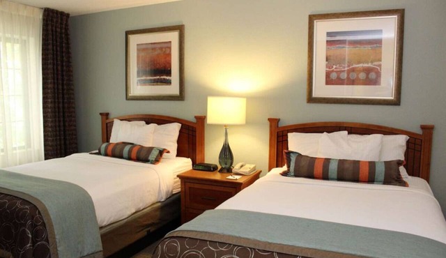 Make Your Trip More Enjoyable! Near Orchards Park West, Free Breakfast, Pool! in Vancouver