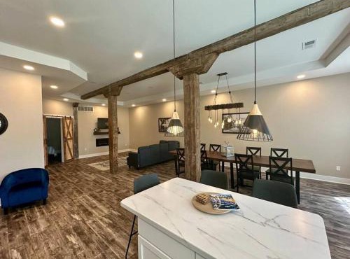 Mansion on the Mississippi River-7 Bedrooms&Baths in Bellevue