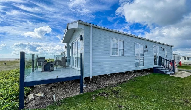 Modern caravan with beautiful seaviews in Suffolk! ref 90023SV in Lowestoft