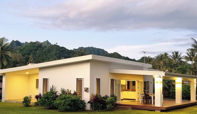 Modern three bedroom villa for a secluded relaxing stay. A hop, skip to beach. in Takitumu