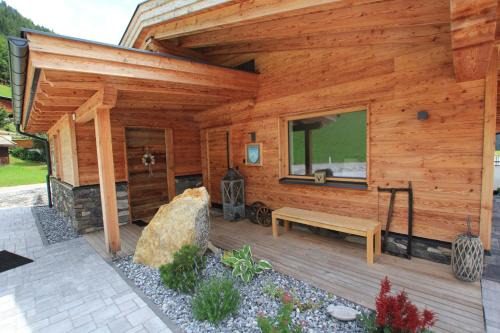 Mountain Chalet R