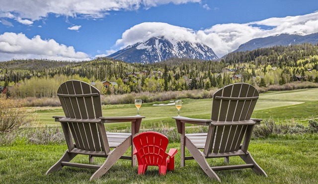 Mountain Home on Raven Golf Course - Private Sauna & Hot Tub in Silverthorne