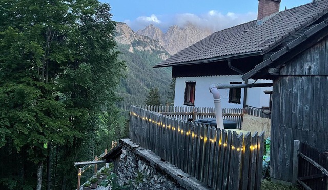 Mountain House at 1200m with Mountain Views, Shared Terrace & Wi-Fi