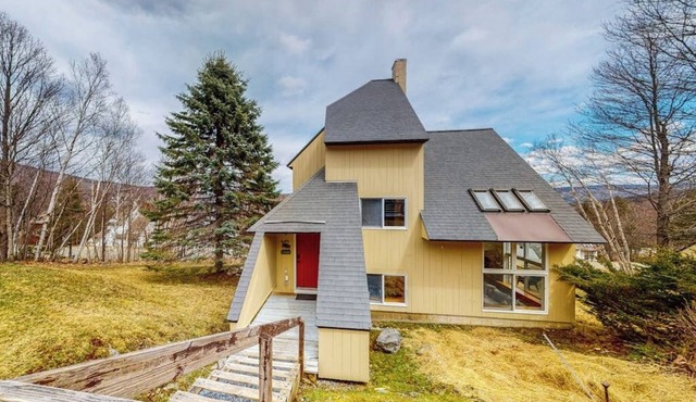 Mountain-view home with new deck, fireplace, & shared pool - walk to lifts in Warren