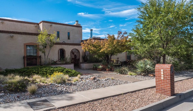 NE Heights Luxurious Retreat, Large Group Capacity in Albuquerque