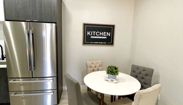 New Guest Suite 2br/1bth in DT Vancouver - pet friendly in Vancouver