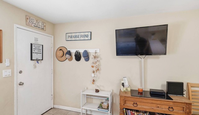 NEW! Steps to Beach! 1-bedroom Full Condo in Carpinteria