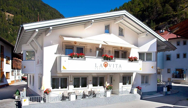 Nice apartment for 4 people with WIFI, TV, patio and parking