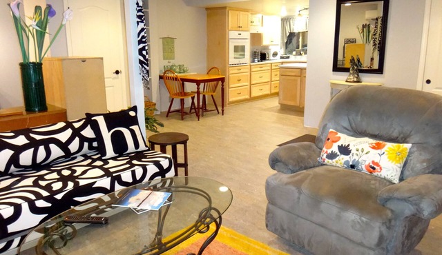 Now Available! NEW Large Studio in Fantastic Neighborhood for Professional in Eureka