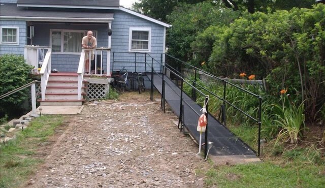 Oceanview, Handicap Friendly, Dogs & Babies Welcome. Watch the Seashore parade! in Peaks Island