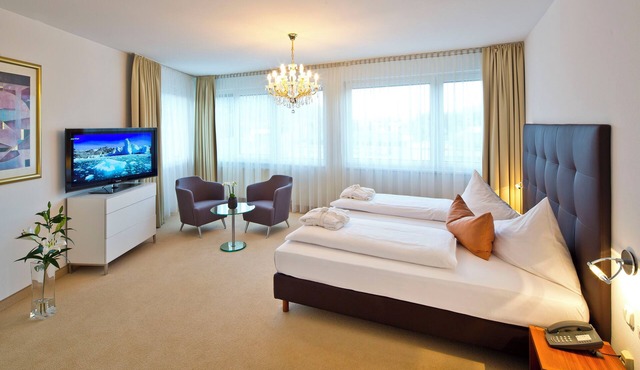 Penz Hotel West